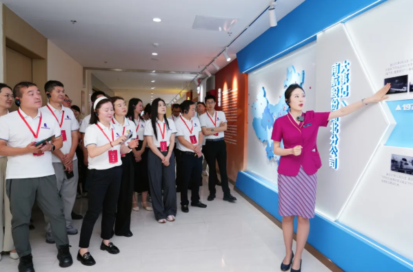 黄鹤之星领航班走进中国南方航空公司 沉浸式探秘航空智造与服务 黄鹤之星领航班走进中国南方航空公司 沉浸式探秘航空智造与服务