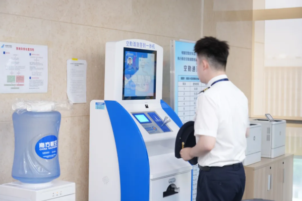 黄鹤之星领航班走进中国南方航空公司 沉浸式探秘航空智造与服务 黄鹤之星领航班走进中国南方航空公司 沉浸式探秘航空智造与服务