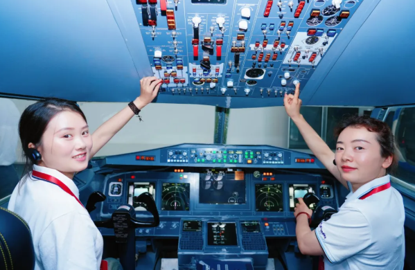 黄鹤之星领航班走进中国南方航空公司 沉浸式探秘航空智造与服务 黄鹤之星领航班走进中国南方航空公司 沉浸式探秘航空智造与服务