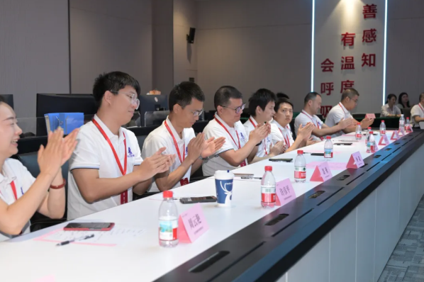 黄鹤之星领航班首聘企业家导师:以实战智慧点亮学员成长之路 黄鹤之星领航班首聘企业家导师:以实战智慧点亮学员成长之路