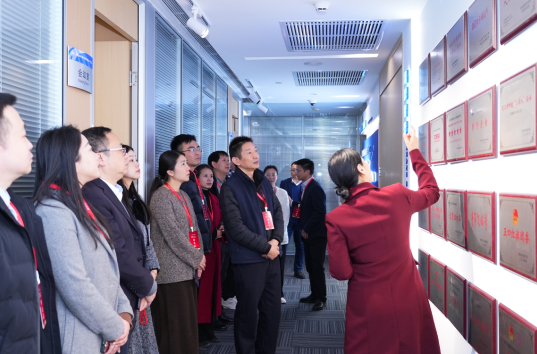 支点·冲锋号 | 第34期周三会走进智行国际，助力“人工智能+”蹄疾步稳