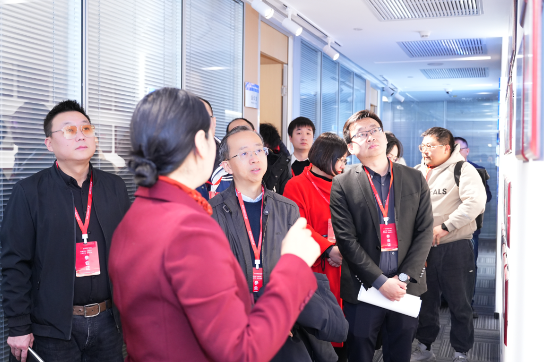 支点·冲锋号 | 第34期周三会走进智行国际，助力“人工智能+”蹄疾步稳