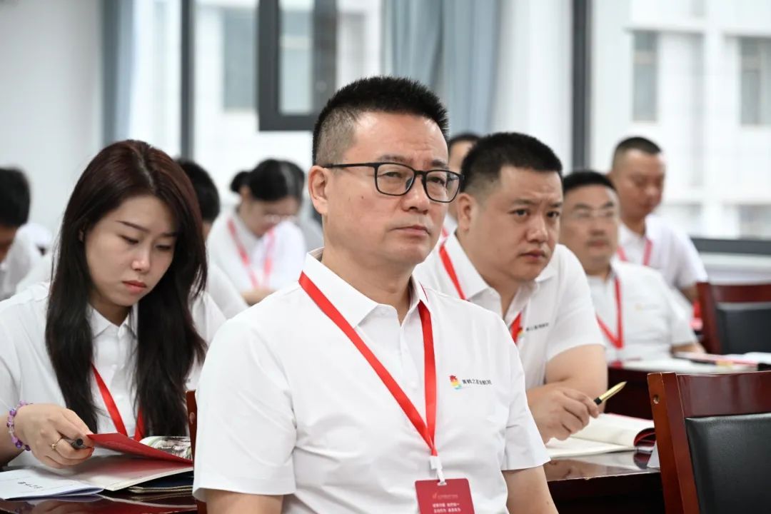 宝塔山下淬炼奋斗初心：黄鹤之星领航班走进延安圣地，传承红色基因！