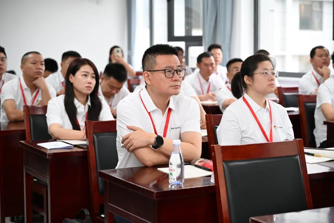 宝塔山下淬炼奋斗初心：黄鹤之星领航班走进延安圣地，传承红色基因！