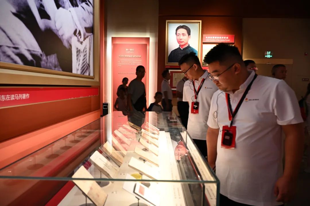 宝塔山下淬炼奋斗初心：黄鹤之星领航班走进延安圣地，传承红色基因！