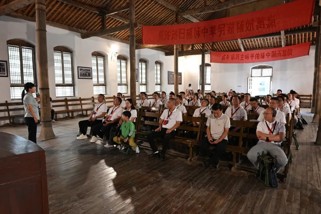 宝塔山下淬炼奋斗初心：黄鹤之星领航班走进延安圣地，传承红色基因！