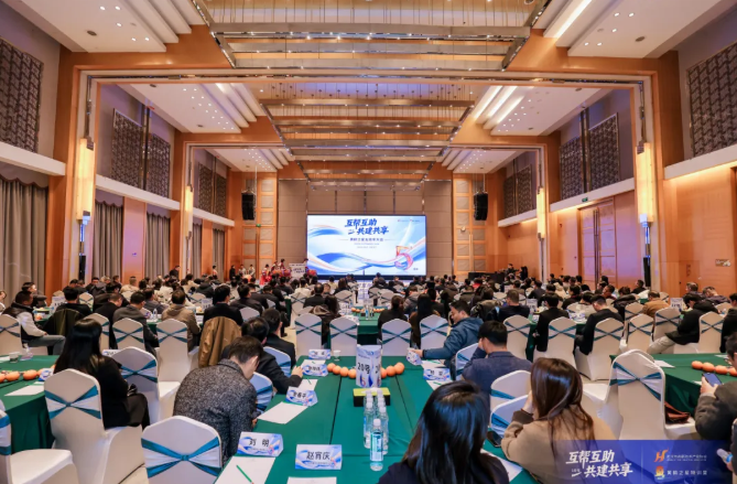 100张学员笑脸映初心！黄鹤之星5周年，互帮互助共建共享！