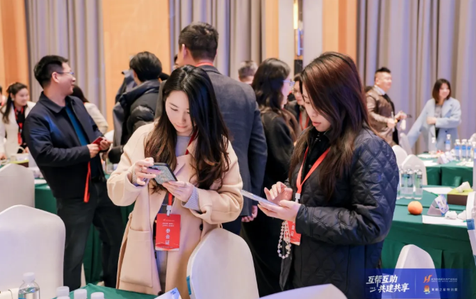 100张学员笑脸映初心！黄鹤之星5周年，互帮互助共建共享！