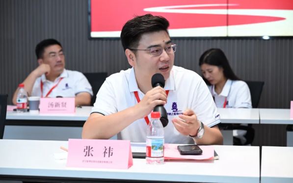 黄鹤之星领航班参访武汉金盘科技