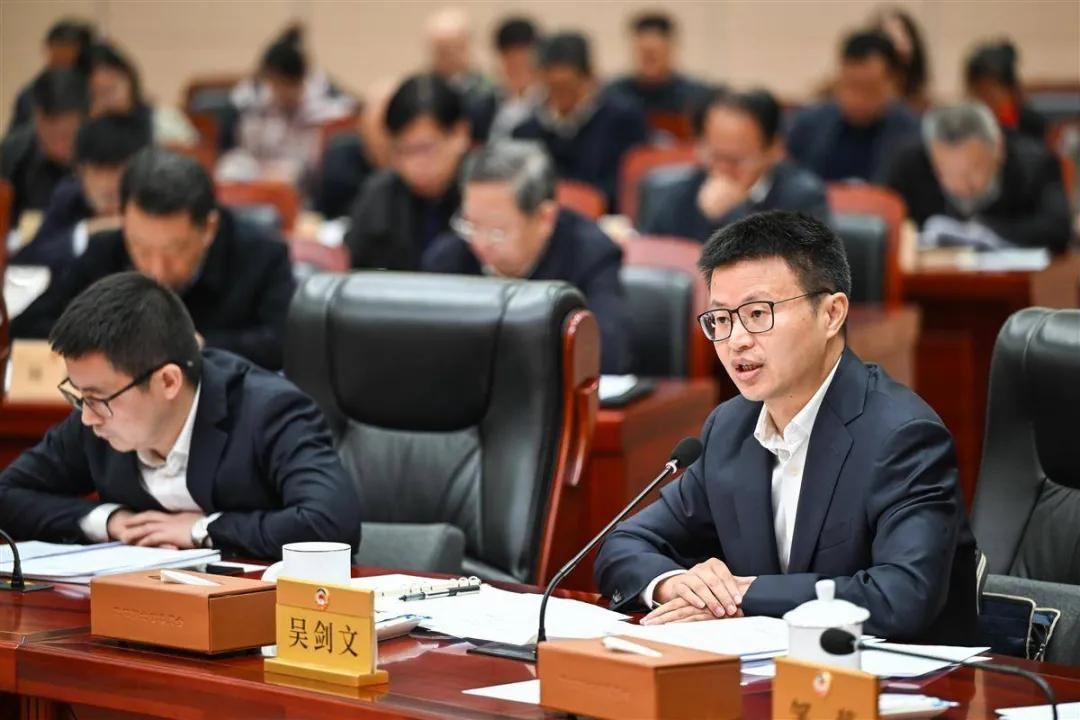 吴剑文在省政协月度专题协商会上做主题发言